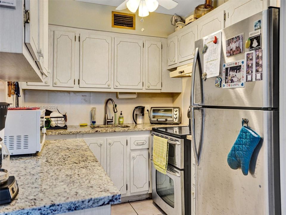 For Sale: $144,000 (2 beds, 1 baths, 820 Square Feet)