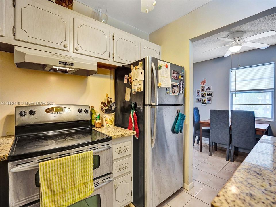 For Sale: $144,000 (2 beds, 1 baths, 820 Square Feet)