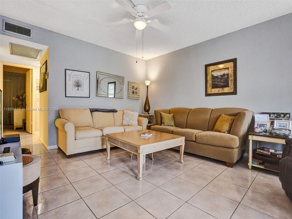 For Sale: $144,000 (2 beds, 1 baths, 820 Square Feet)