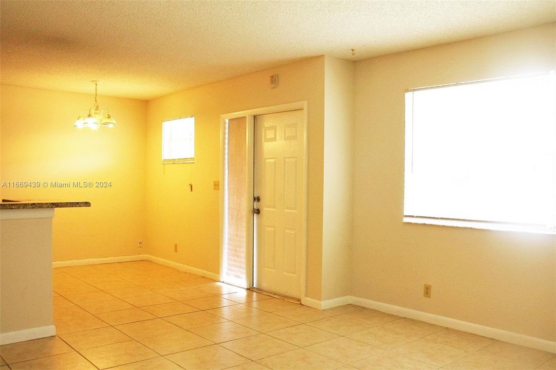 For Sale: $247,500 (2 beds, 2 baths, 835 Square Feet)