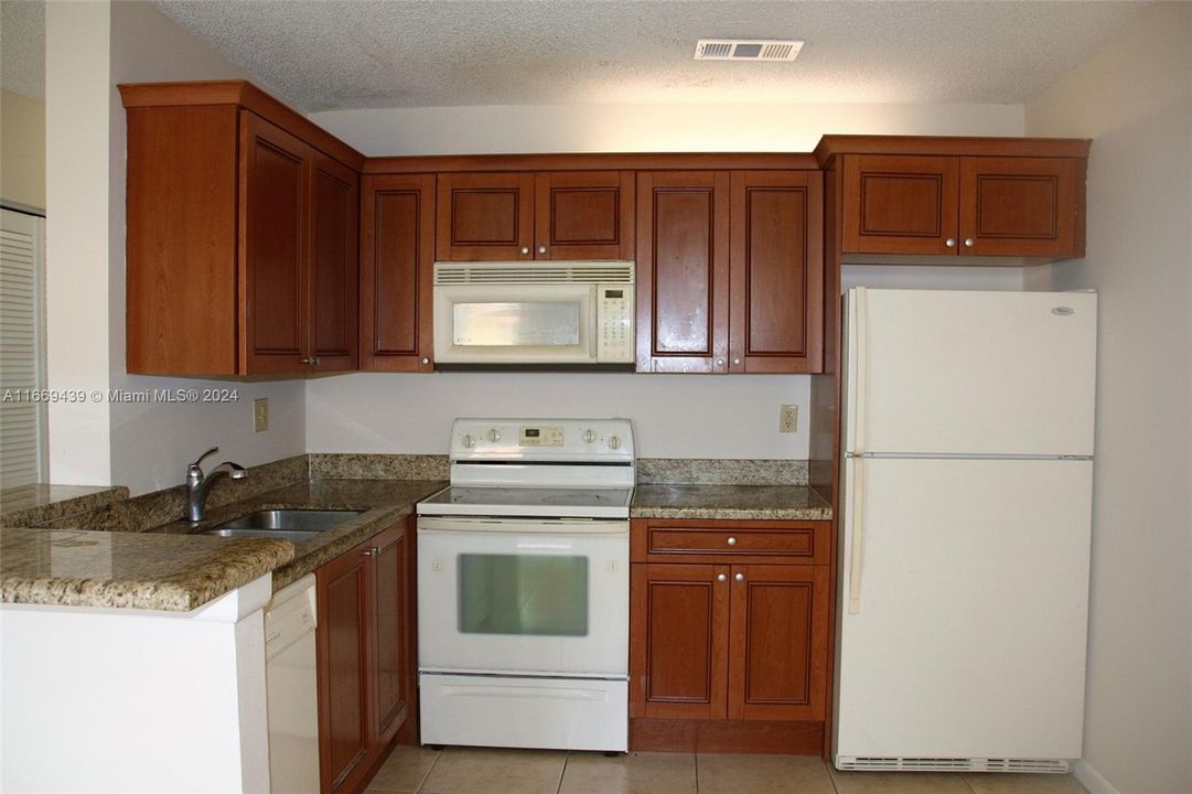 For Sale: $247,500 (2 beds, 2 baths, 835 Square Feet)