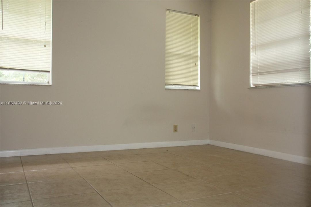 For Sale: $247,500 (2 beds, 2 baths, 835 Square Feet)