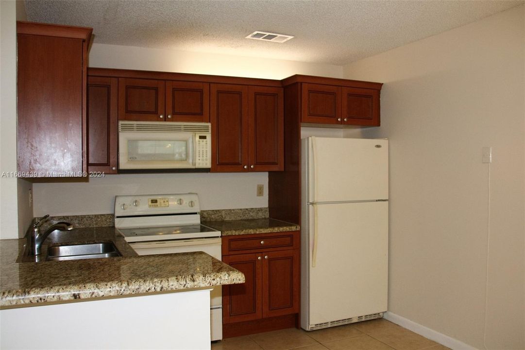 For Sale: $247,500 (2 beds, 2 baths, 835 Square Feet)