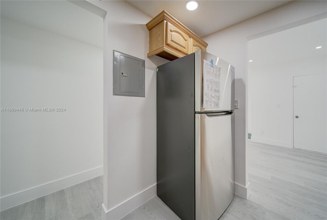 Active With Contract: $2,500 (2 beds, 2 baths, 976 Square Feet)