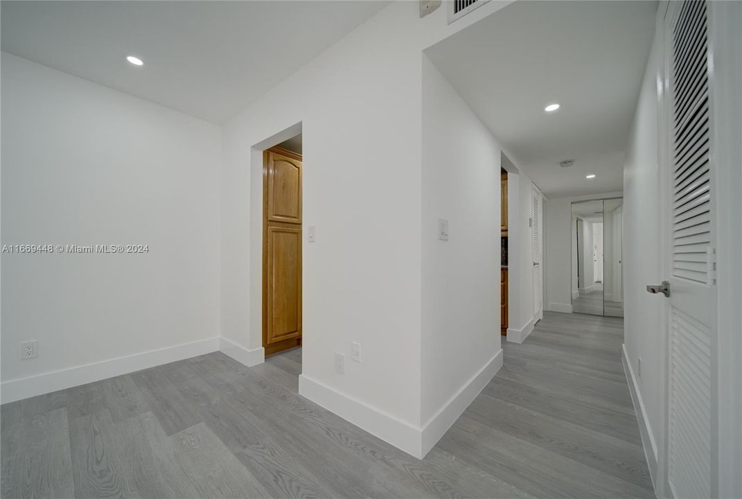 For Rent: $2,600 (2 beds, 2 baths, 976 Square Feet)