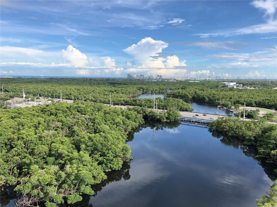 For Sale: $749,000 (2 beds, 2 baths, 1119 Square Feet)