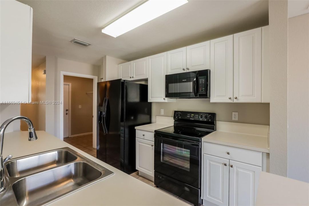 Active With Contract: $2,530 (3 beds, 2 baths, 1590 Square Feet)