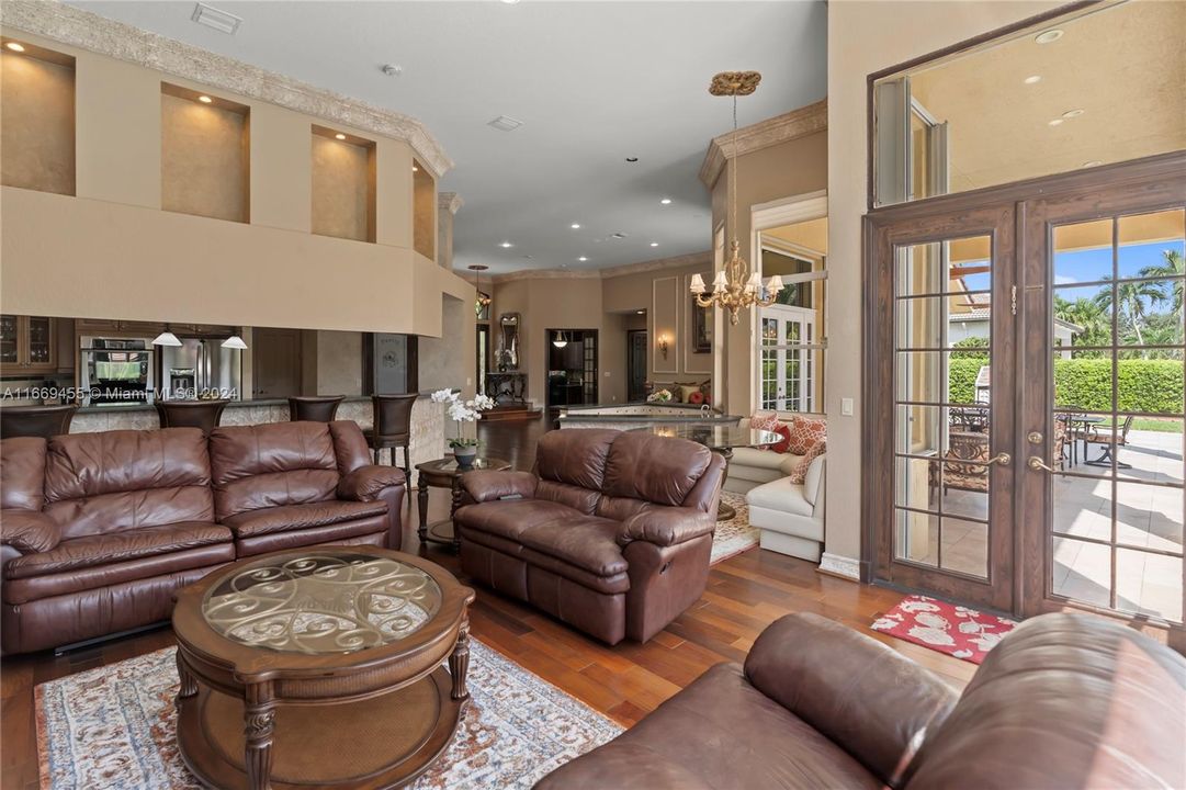 For Sale: $1,999,900 (5 beds, 4 baths, 4412 Square Feet)