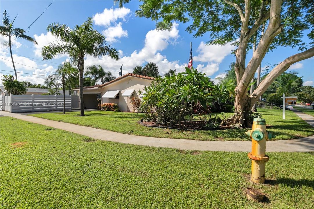 For Sale: $619,900 (3 beds, 2 baths, 1906 Square Feet)