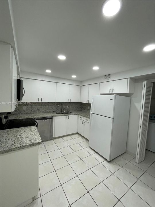 For Rent: $2,750 (2 beds, 2 baths, 1235 Square Feet)