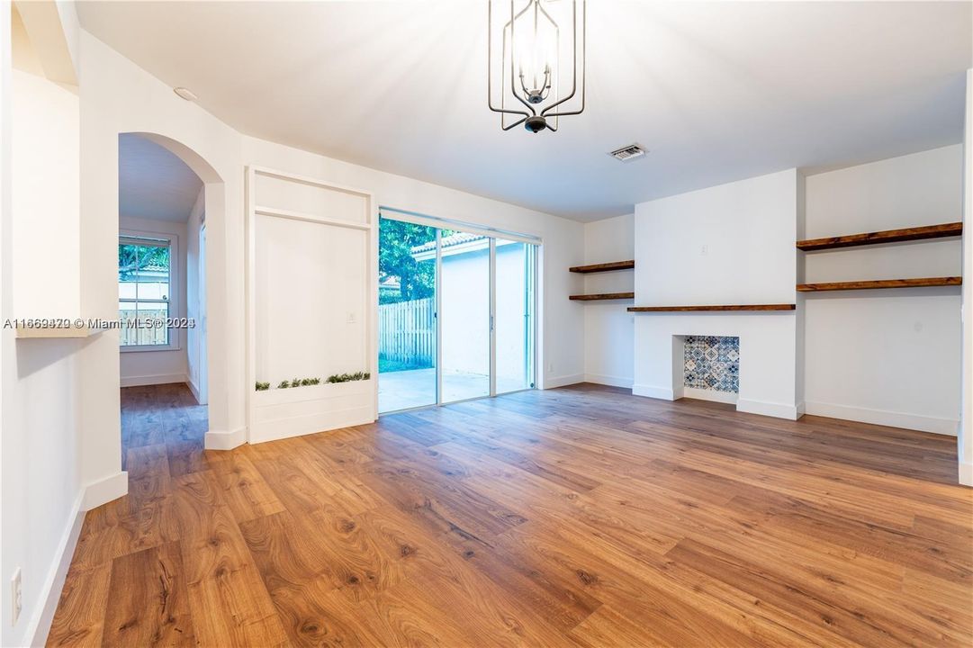 For Sale: $555,000 (3 beds, 2 baths, 1672 Square Feet)