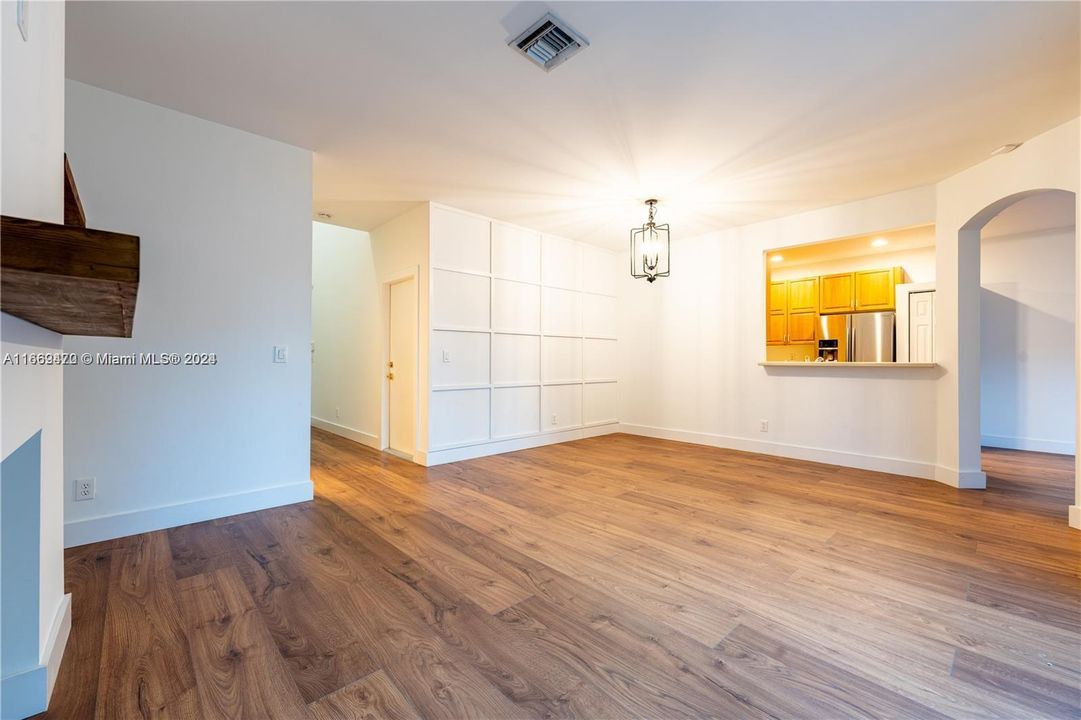 For Sale: $555,000 (3 beds, 2 baths, 1672 Square Feet)