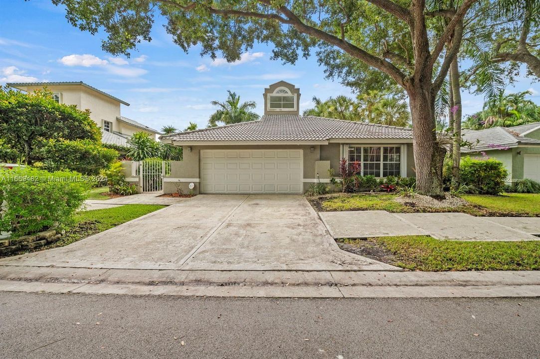 For Sale: $1,200,000 (3 beds, 3 baths, 2044 Square Feet)