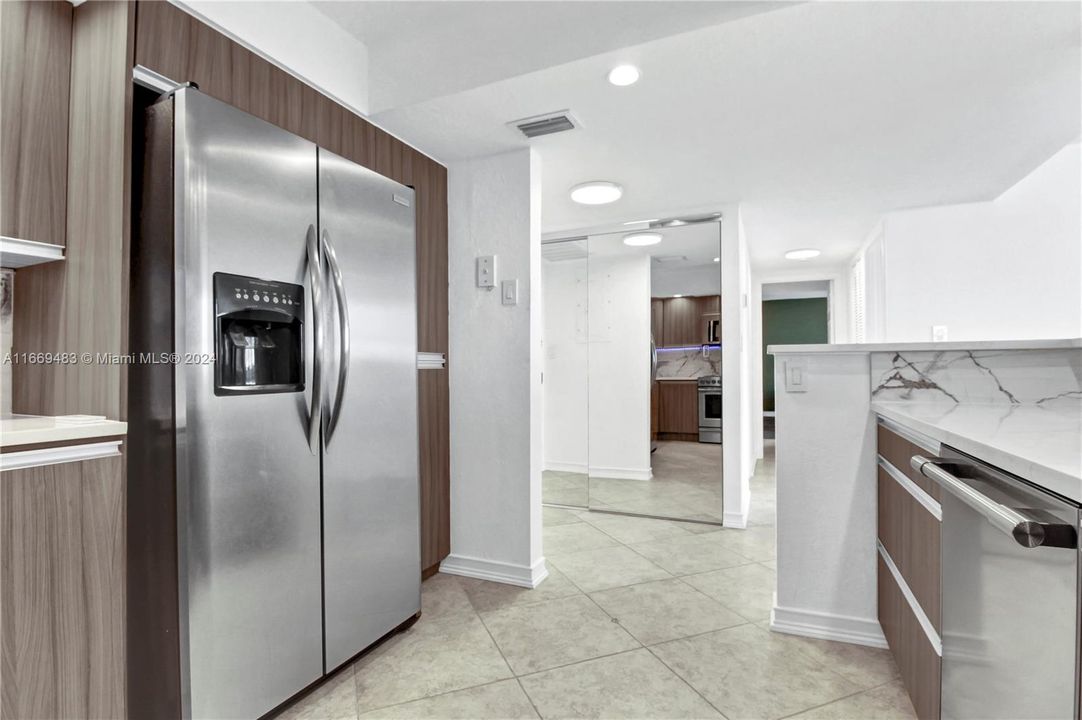 For Sale: $529,900 (2 beds, 2 baths, 1430 Square Feet)