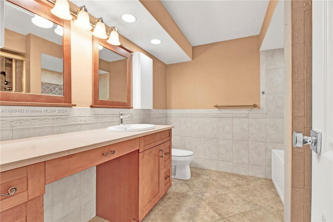 For Sale: $529,900 (2 beds, 2 baths, 1430 Square Feet)