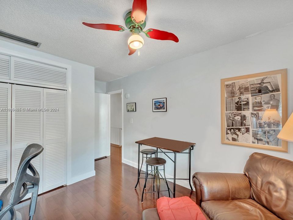 For Sale: $378,000 (3 beds, 2 baths, 1889 Square Feet)