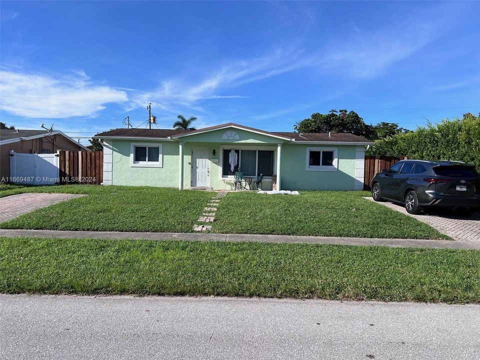 For Sale: $529,900 (3 beds, 2 baths, 1080 Square Feet)