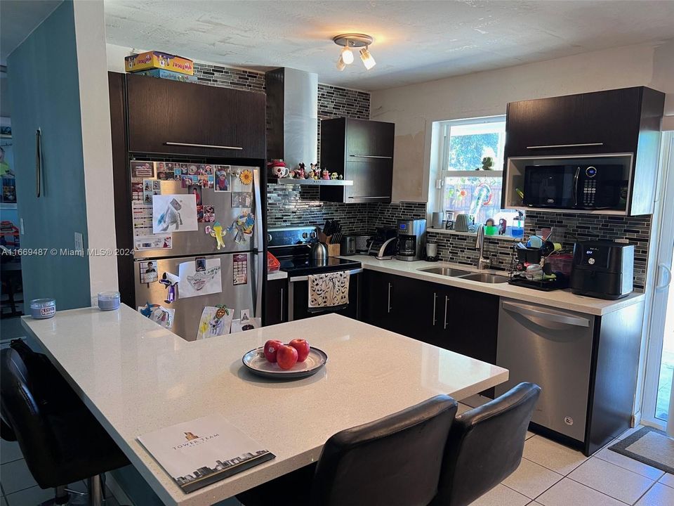 For Sale: $529,900 (3 beds, 2 baths, 1080 Square Feet)