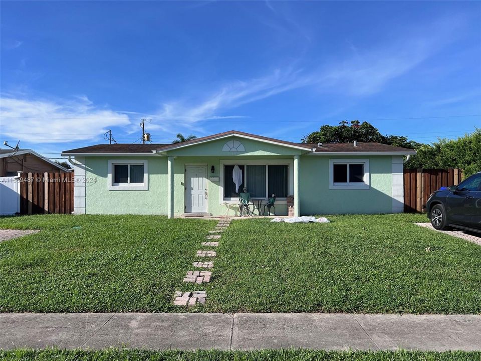 For Sale: $529,900 (3 beds, 2 baths, 1080 Square Feet)