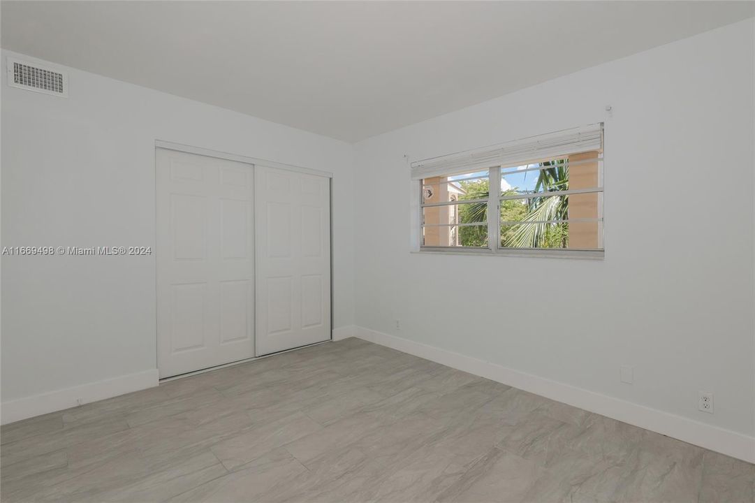 For Sale: $225,000 (2 beds, 2 baths, 1074 Square Feet)