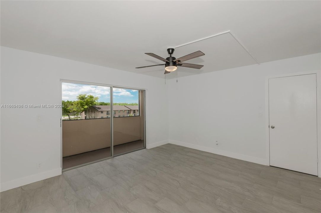 For Sale: $225,000 (2 beds, 2 baths, 1074 Square Feet)