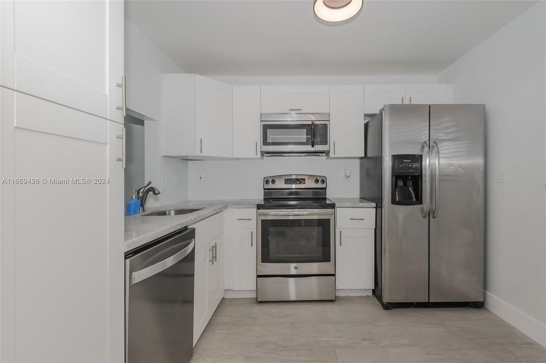 For Sale: $225,000 (2 beds, 2 baths, 1074 Square Feet)