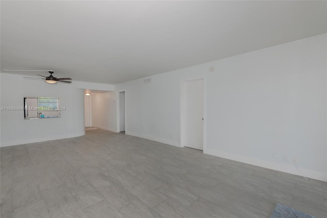 For Sale: $225,000 (2 beds, 2 baths, 1074 Square Feet)