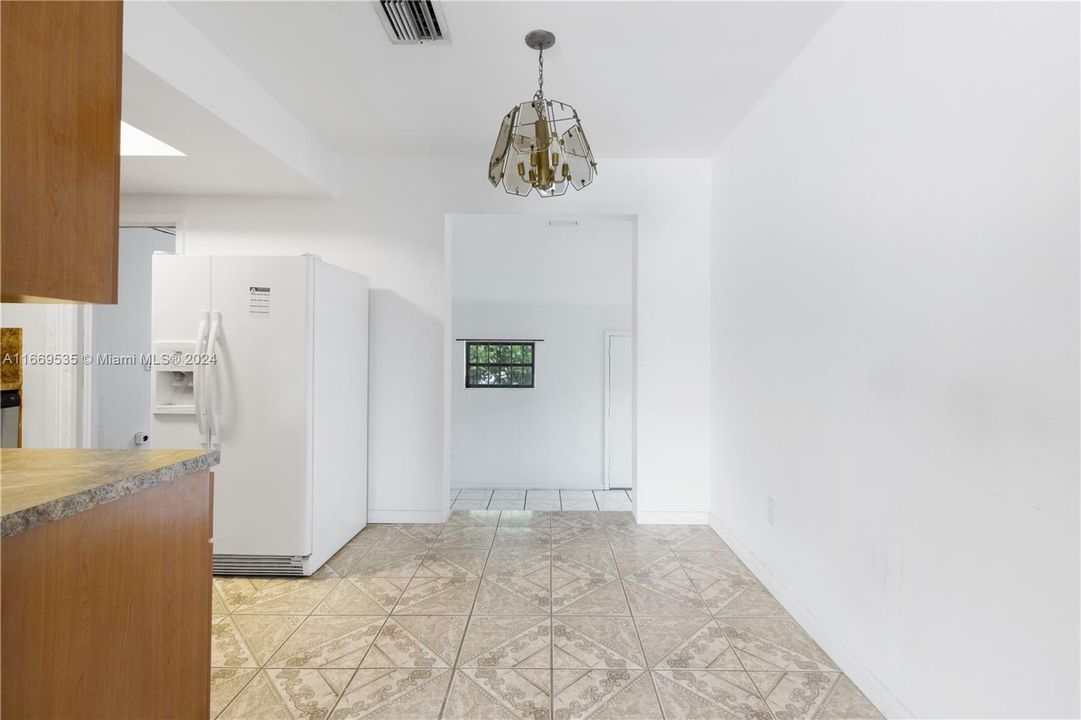 For Sale: $525,000 (4 beds, 2 baths, 1943 Square Feet)