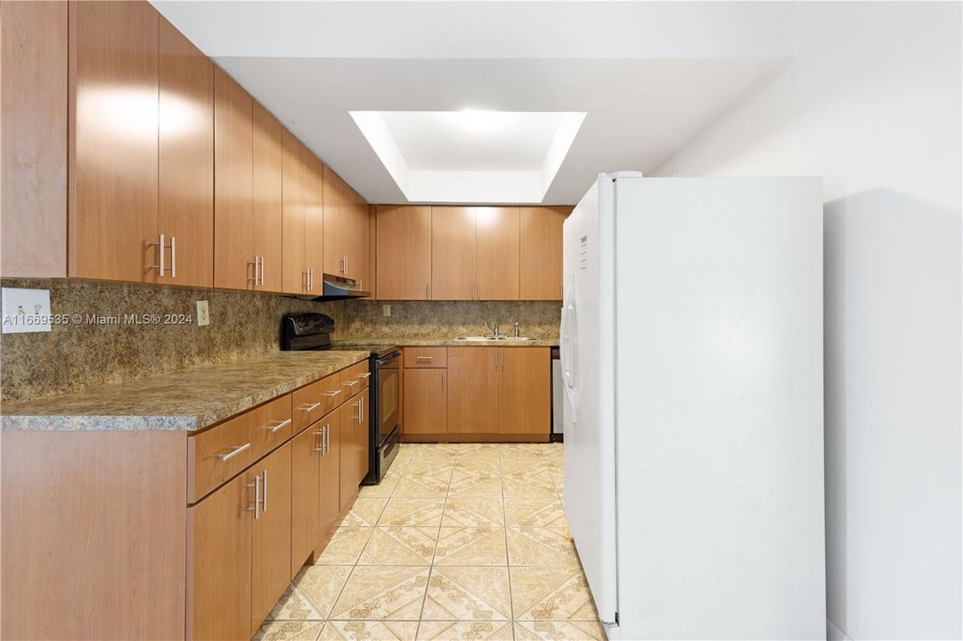 For Sale: $525,000 (4 beds, 2 baths, 1943 Square Feet)