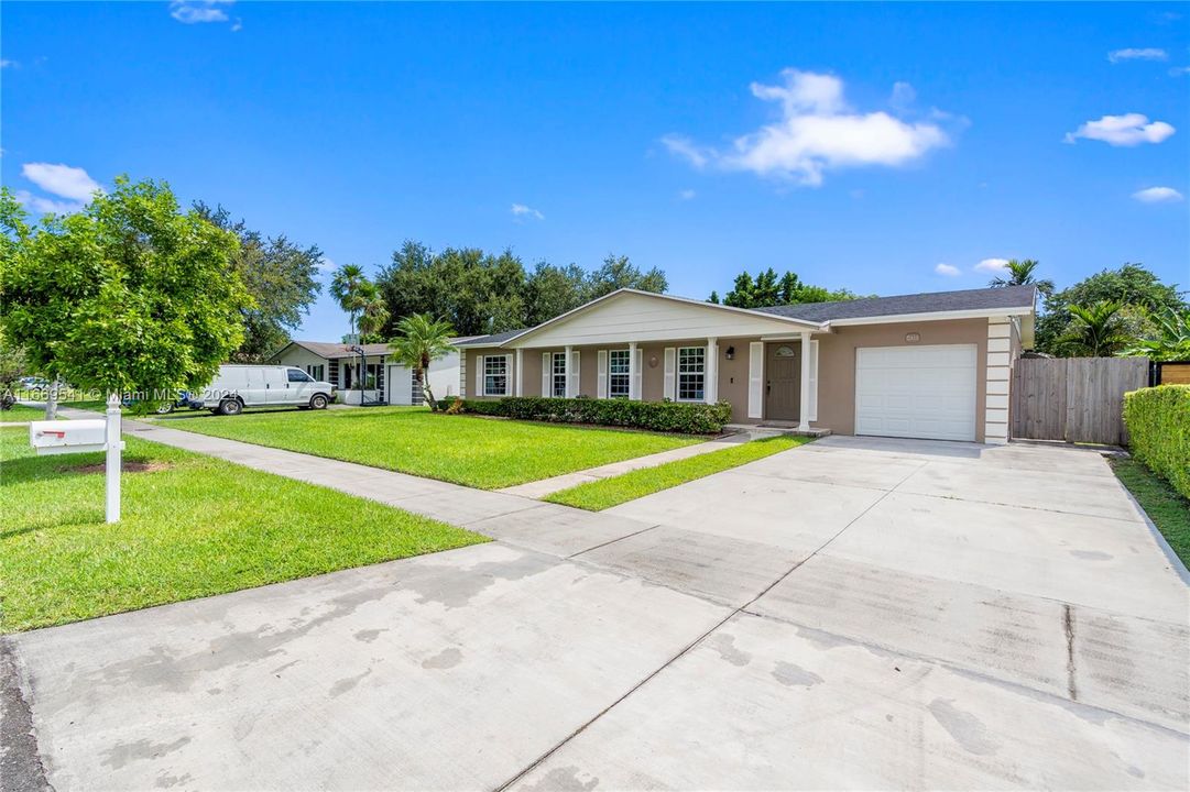 For Sale: $700,000 (3 beds, 2 baths, 1323 Square Feet)