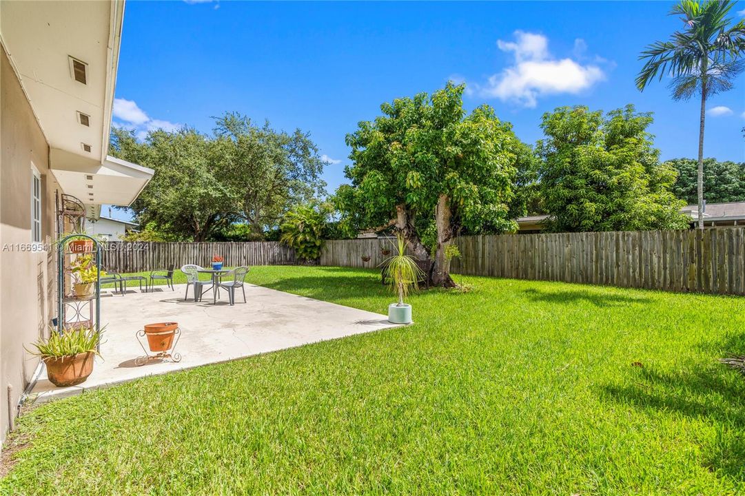 For Sale: $700,000 (3 beds, 2 baths, 1323 Square Feet)