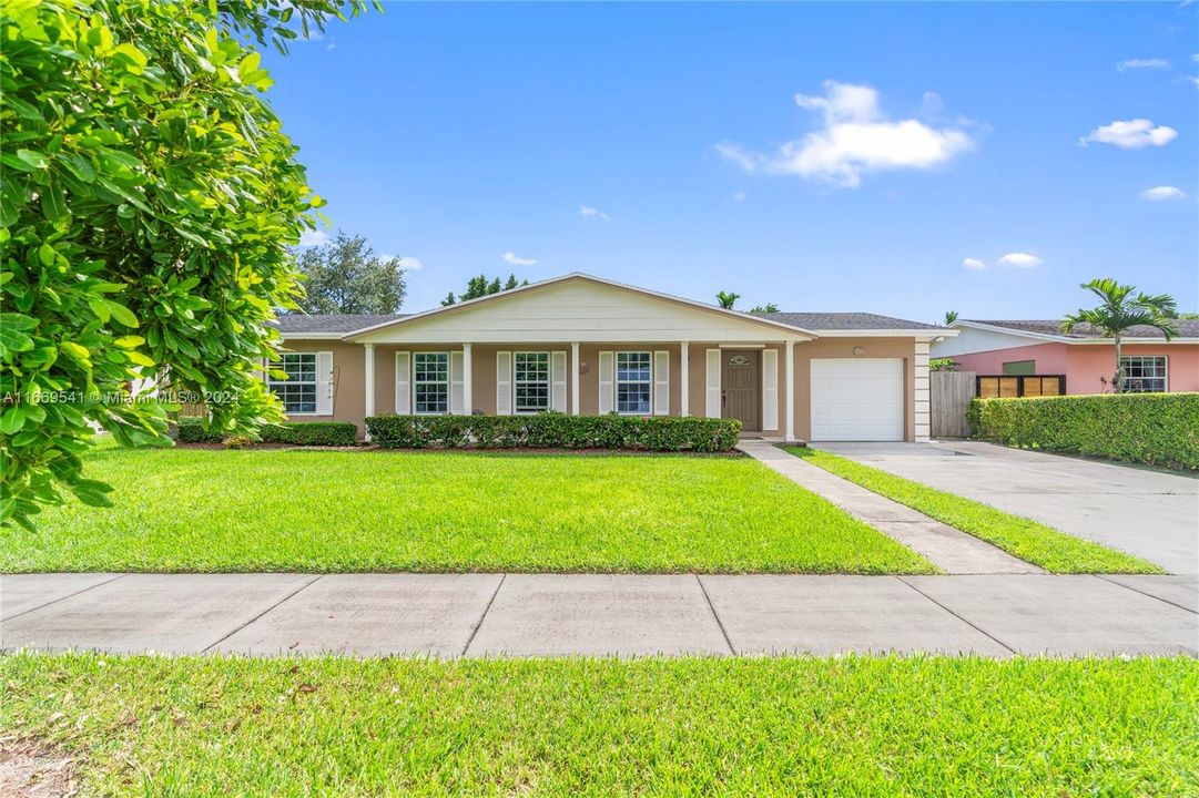 For Sale: $700,000 (3 beds, 2 baths, 1323 Square Feet)