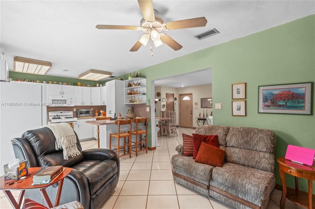 For Sale: $700,000 (3 beds, 2 baths, 1323 Square Feet)