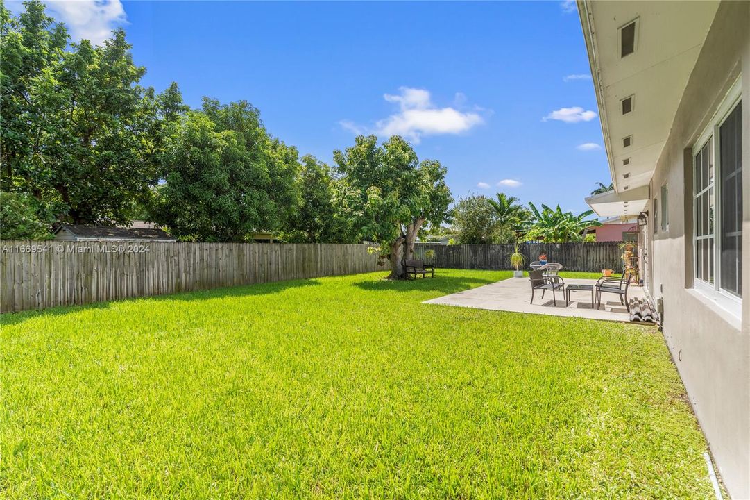 For Sale: $700,000 (3 beds, 2 baths, 1323 Square Feet)