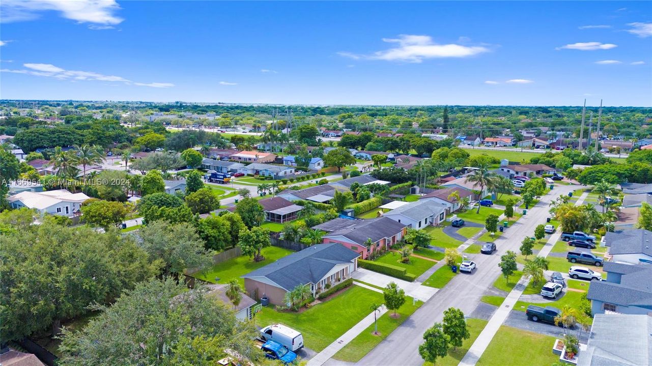 For Sale: $700,000 (3 beds, 2 baths, 1323 Square Feet)