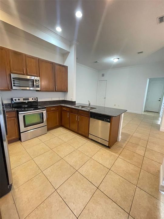 For Rent: $4,300 (3 beds, 2 baths, 1654 Square Feet)