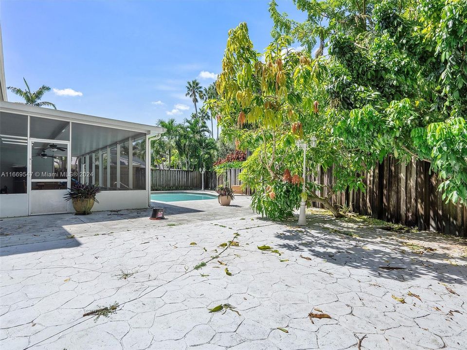 For Sale: $839,000 (4 beds, 2 baths, 2496 Square Feet)