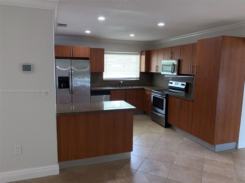 For Rent: $4,950 (3 beds, 2 baths, 1824 Square Feet)