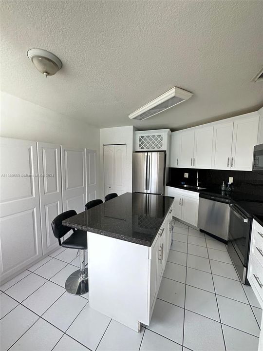 For Rent: $3,100 (3 beds, 2 baths, 1570 Square Feet)