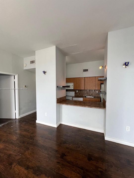 For Rent: $2,200 (2 beds, 2 baths, 830 Square Feet)