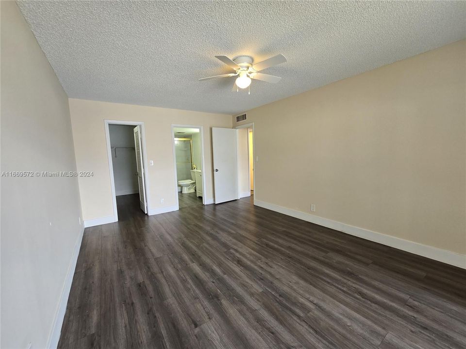 For Sale: $225,000 (2 beds, 2 baths, 1070 Square Feet)