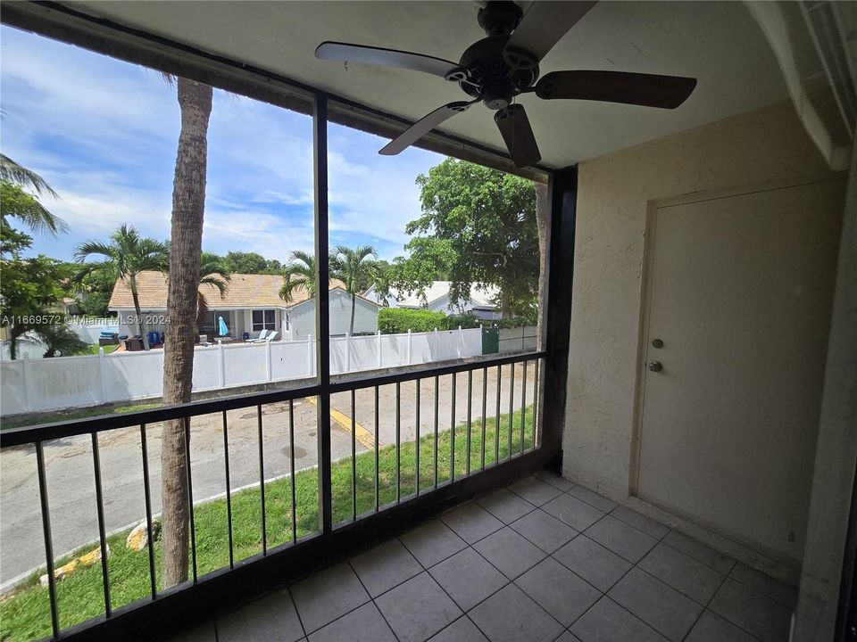 For Sale: $225,000 (2 beds, 2 baths, 1070 Square Feet)