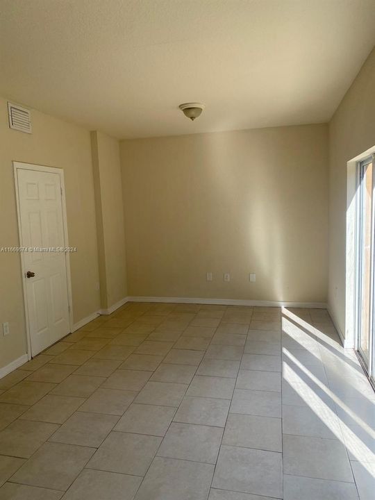 For Rent: $2,600 (3 beds, 2 baths, 1527 Square Feet)