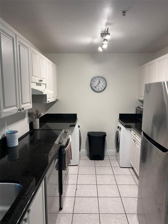 For Rent: $4,500 (2 beds, 2 baths, 975 Square Feet)