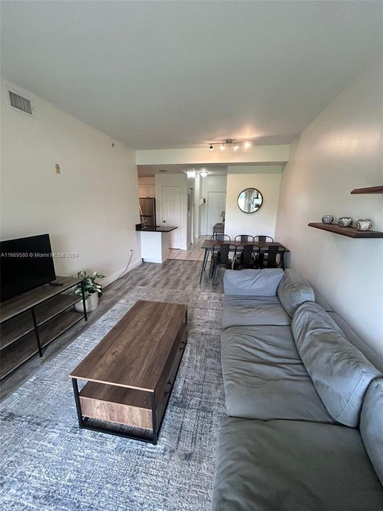 For Rent: $4,500 (2 beds, 2 baths, 975 Square Feet)