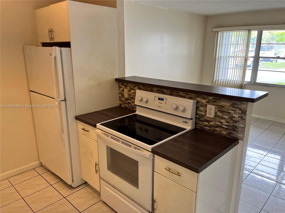 For Rent: $1,580 (1 beds, 1 baths, 685 Square Feet)