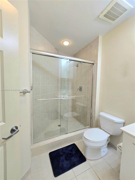 For Sale: $375,000 (2 beds, 2 baths, 998 Square Feet)