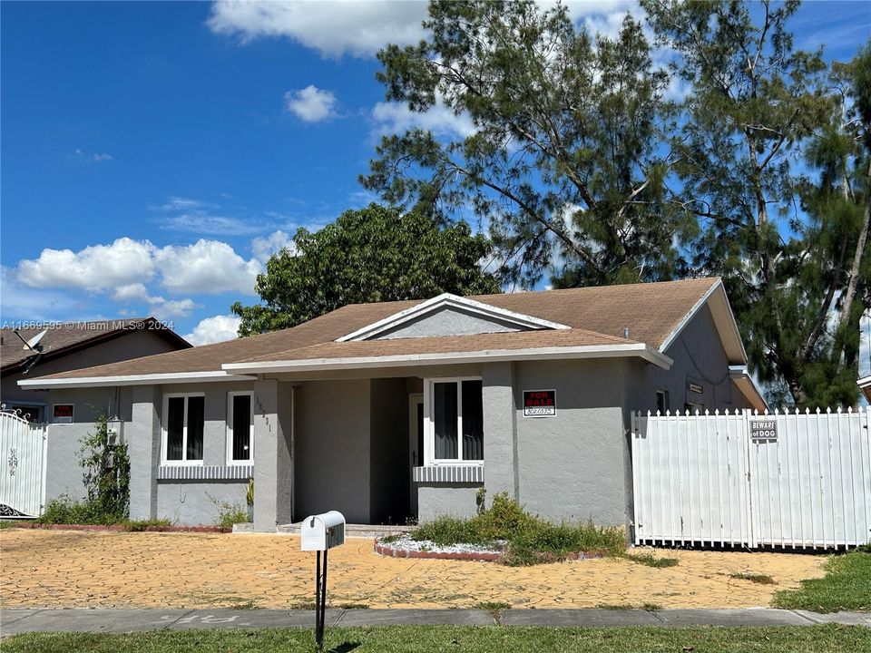 For Sale: $550,000 (3 beds, 2 baths, 1448 Square Feet)