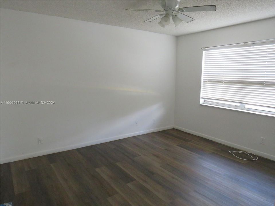 For Sale: $165,000 (3 beds, 2 baths, 1400 Square Feet)