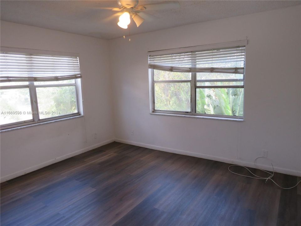 For Sale: $165,000 (3 beds, 2 baths, 1400 Square Feet)